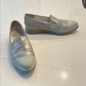 Donald Pliner. Mint and silvery Metallic Slip-On Loafers. A llady sneaker. Sz 6